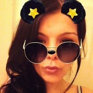 Meet your Posher, Crystal